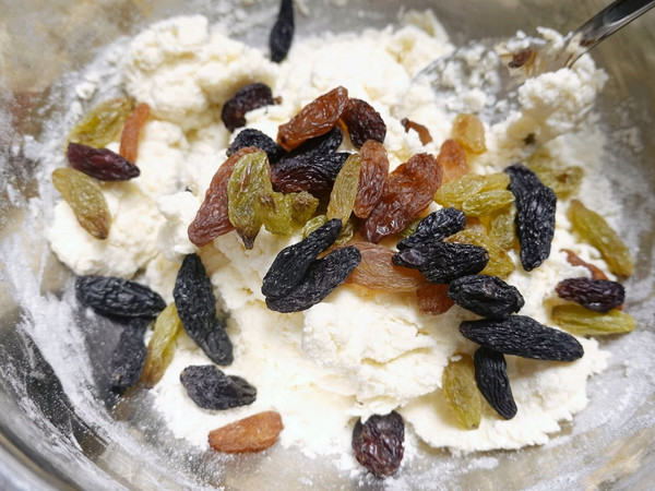 一把勺子做葡萄干司康