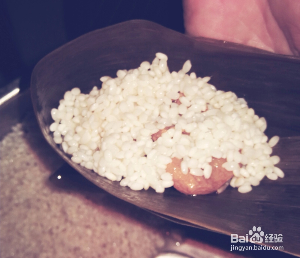 五香肉粽子和豌豆花生糯米粽子