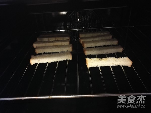 蒜香吐司条的做法