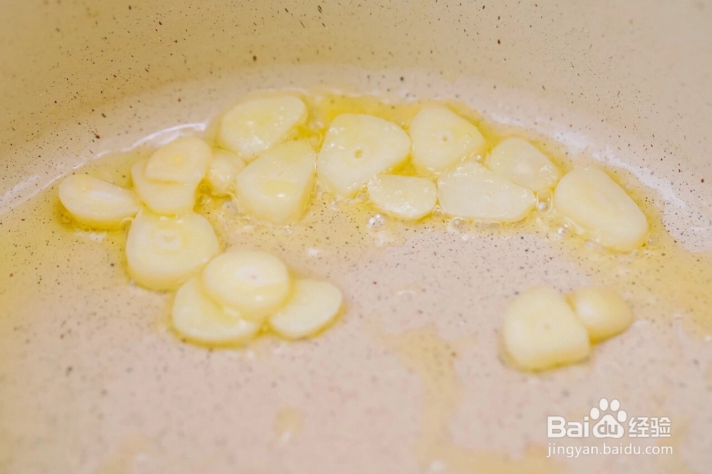 怎么做出中国味道皮蛋炒通心粉