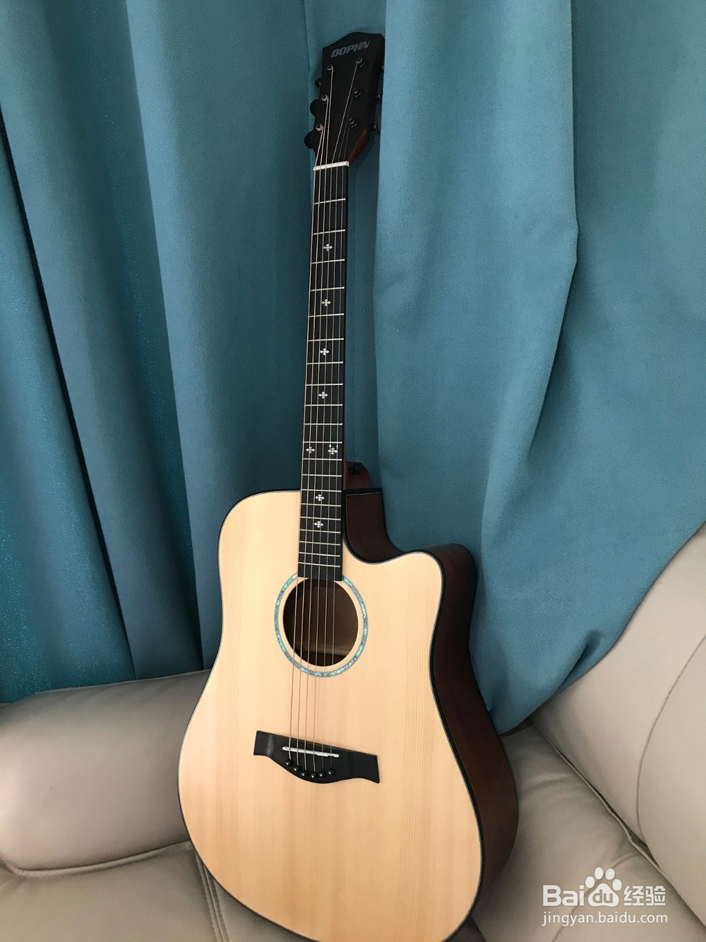 新手入门初学者怎么样选购民谣吉他?