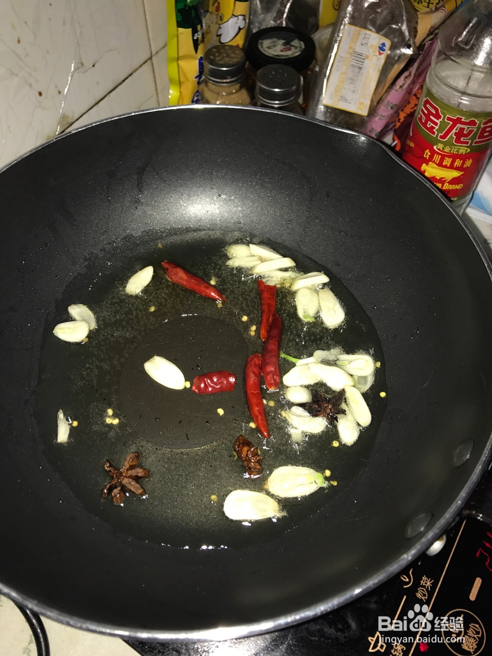 如何制作酸菜排骨炒土豆粉