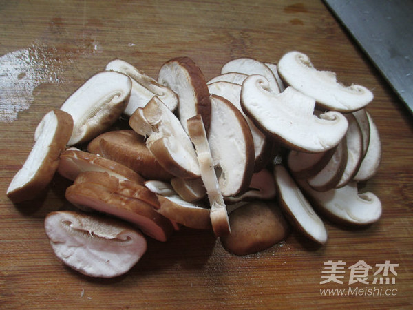 香菇炒油麦菜