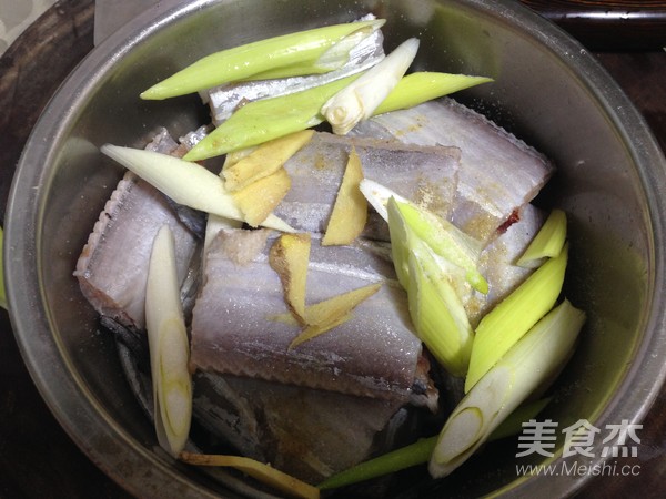 酱烧带鱼的做法