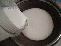 教大家一个自己制作核桃乳的方法