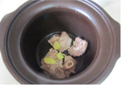 养生玉米山药棒骨汤