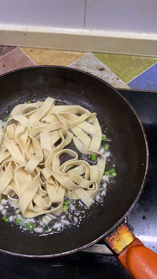 家常菜青椒豆皮