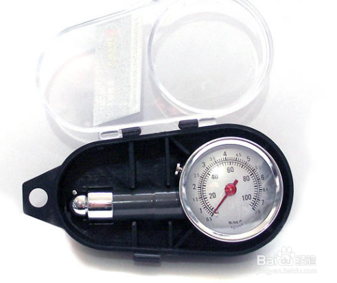 给汽车测胎压注意事项