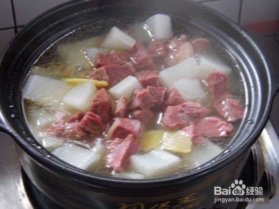牛肉砂锅萝卜煲的做法