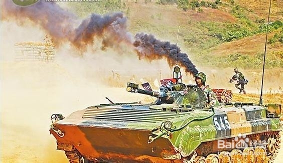 演习时士兵被击中时冒烟是怎么回事