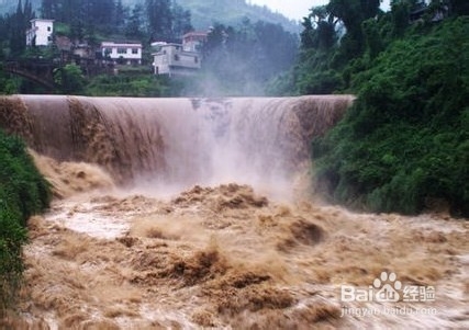 在野外游泳时每个人都必备的一些安全常识