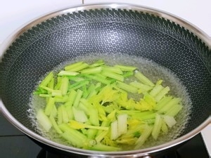 辣炒芹菜鸡胸肉