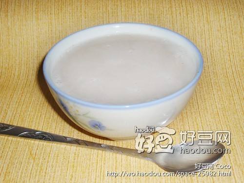 把材料淘洗后和0.8l的水一起倒豆浆桶内