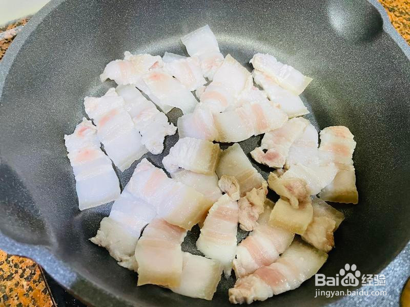 超下饭的蒜叶炒五花肉的做法