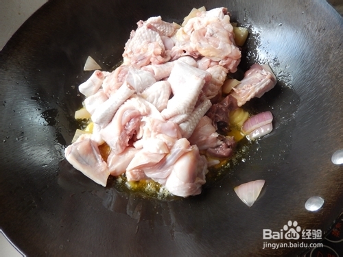 如何做美味炖菜:土豆炖鸡块