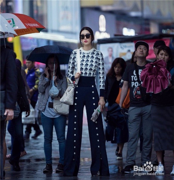 裤子开衩了？小宋佳李宇春教你这样穿更时尚！