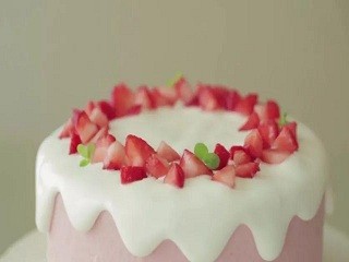 草莓雪崩蛋糕怎么做？