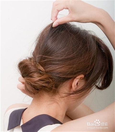 女生露额头发型扎法