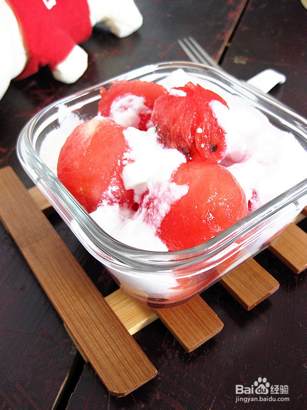 赏心悦目的美食——西瓜球酸奶