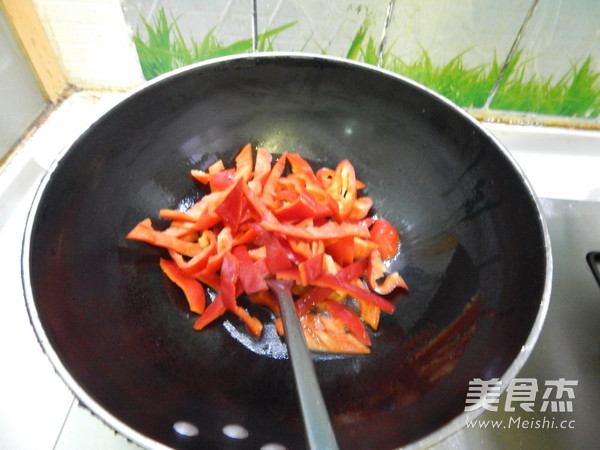 红椒炒豆皮的做法