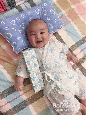 宝宝偏头丑掉渣,漂亮妈妈有妙方