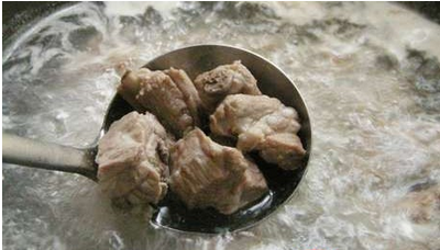 怎岩做香菇焖排骨