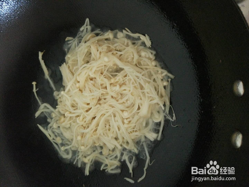 金针菇炒鸡蛋。