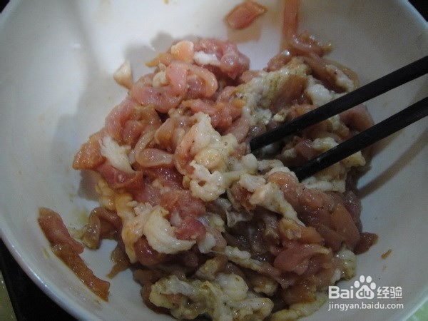 如何炒青笋肉丝？