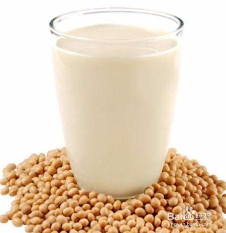 宝宝是喝牛奶好还是豆浆好呢？