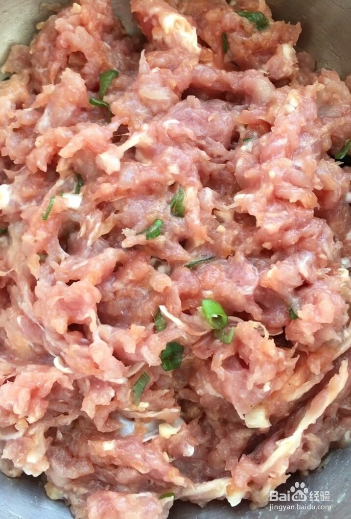 鸡蛋肉卷的做法。