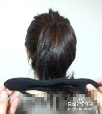 蓬松丸子头怎么扎