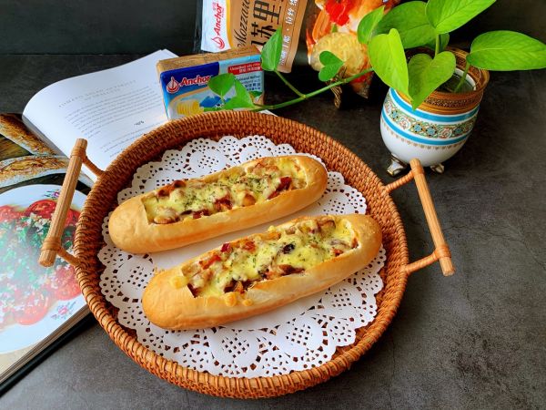 培根蘑菇法棍披萨