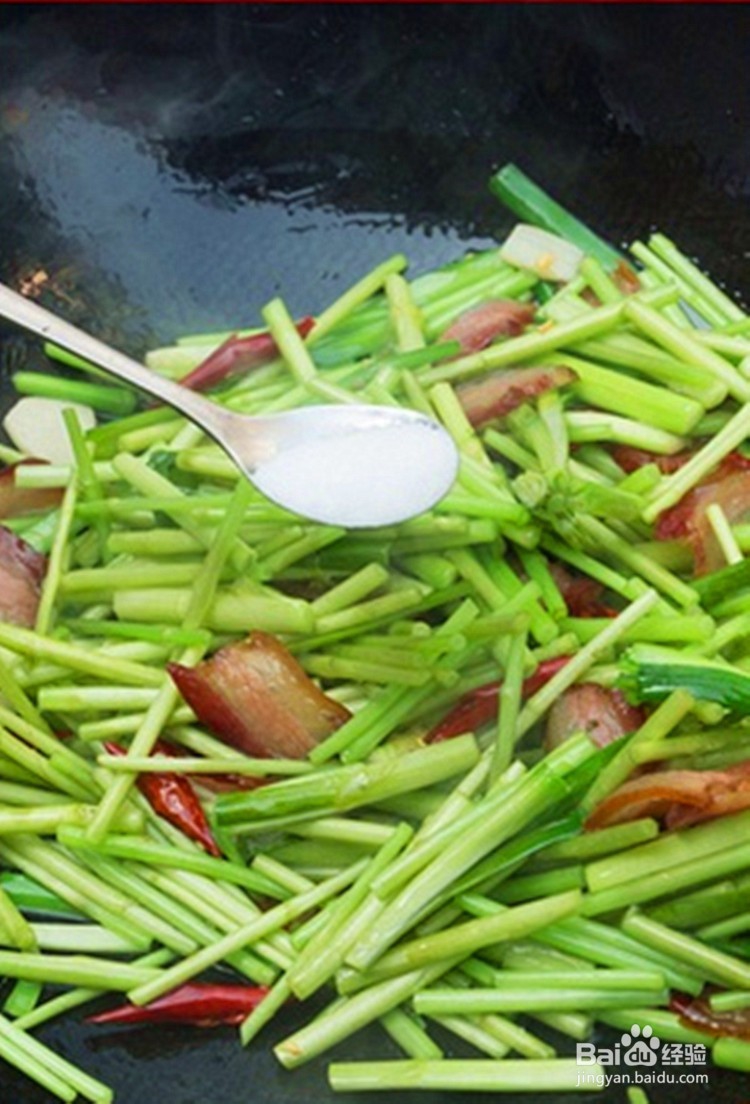 江西南昌招牌菜—藜蒿炒腊肉做法