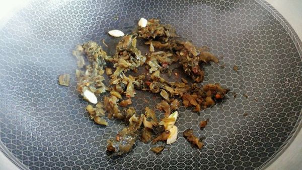 芝麻汤圆蒜酸菜