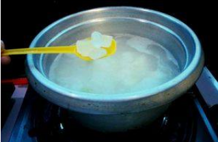 电饭煲怎么做雪梨百合粥