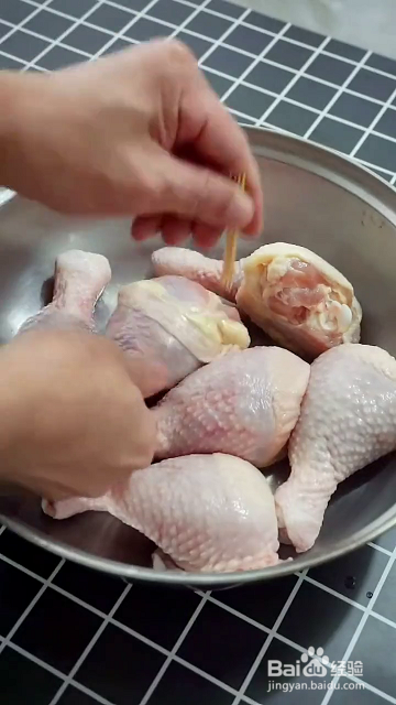 如何用电饭煲制作好吃的奥尔良焗鸡腿