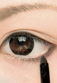 初学者怎样用眼线膏