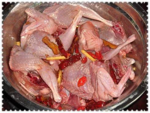 红枣枸杞蒸鹌鹑