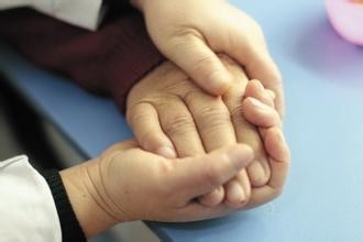 治疗老年痴呆者的方法