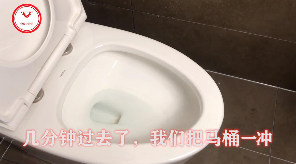马桶有污垢怎么清洗？