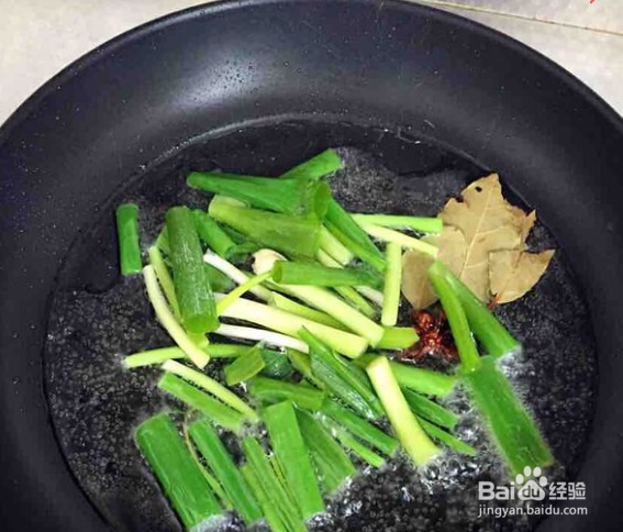 夏天如何做一碗爽口的葱油拌面
