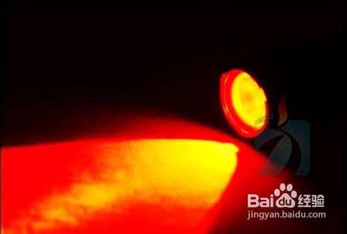 强光手电色光不同功能不同