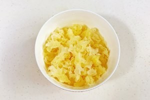 宅家里吃不胖,美容养颜的紫薯银耳汤