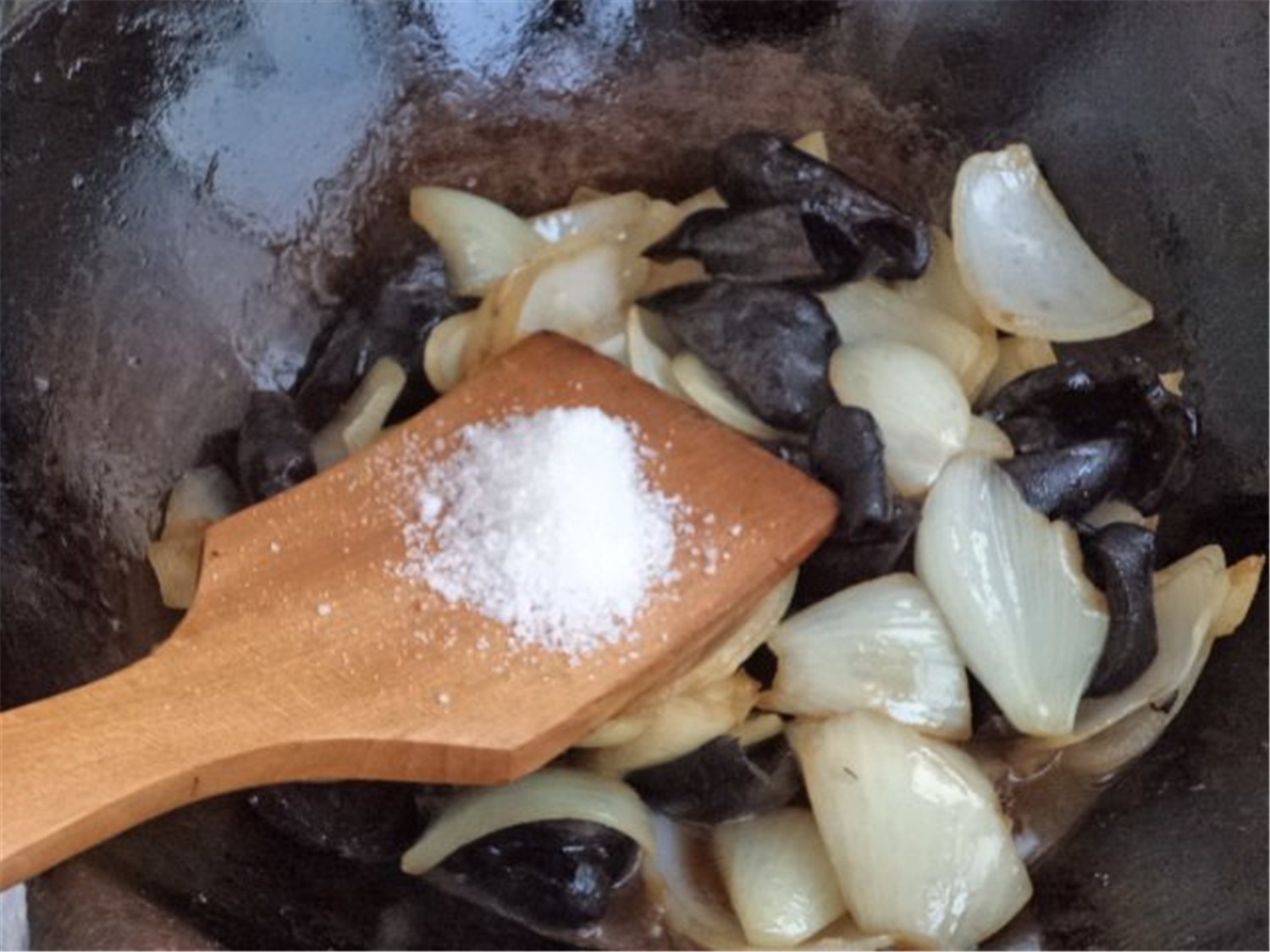 海参能和洋葱一起吃吗