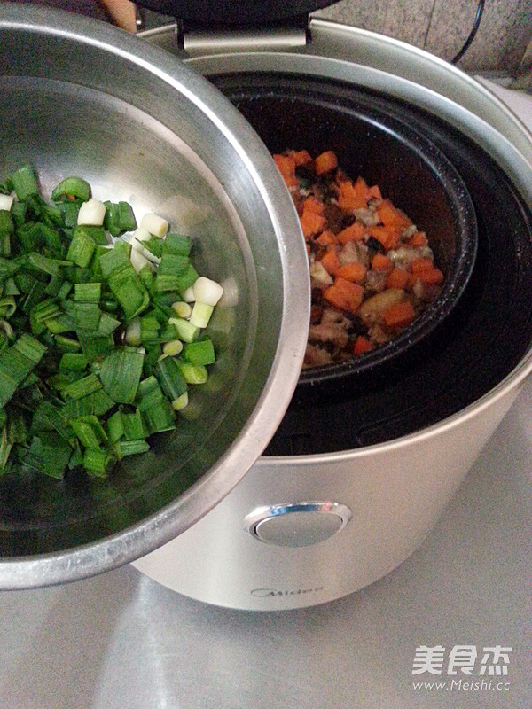 红烧肉焖饭的做法