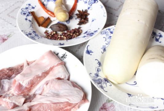 萝卜炖牛腩怎么做