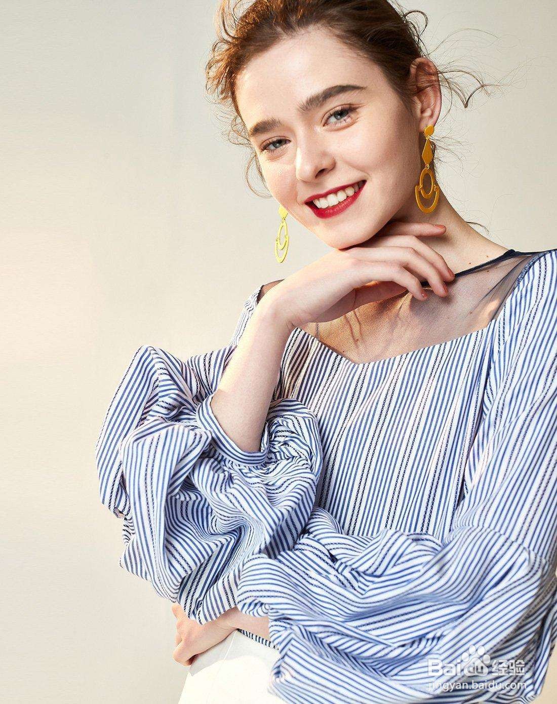 夏天，女生条纹泡泡袖上衣如何穿搭比较好看