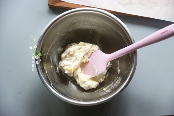冻干黄桃毛巾卷千层蛋糕