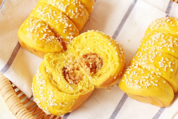 南瓜肉松芝麻包