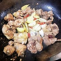 鸡腿肉炖土豆的家常做法